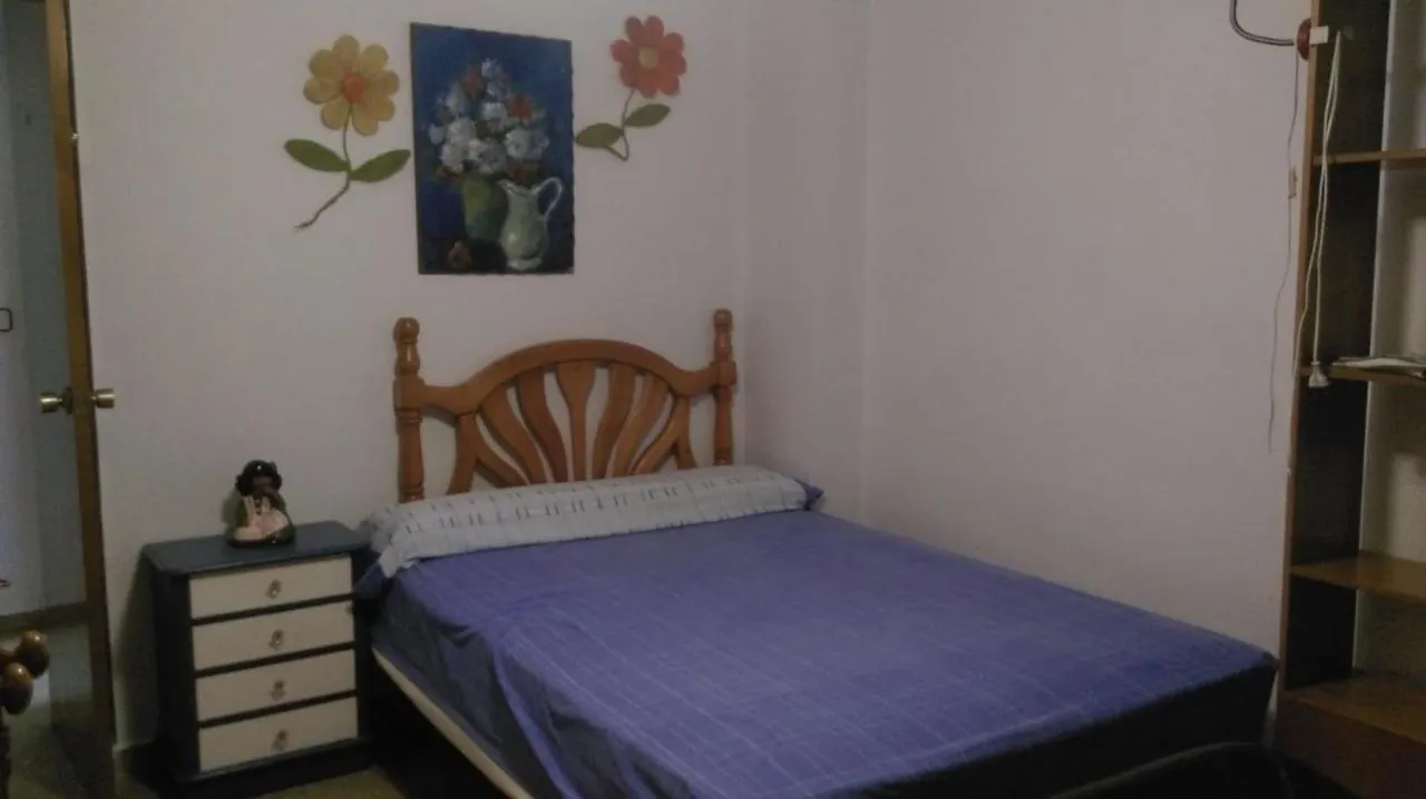 Piso muy amplio en Málaga . Apartamento